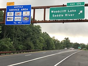 2020-07-11 18 45 46 View north along New Jersey State Route 444 (Garden State Parkway) at Exit 171 (Woodcliff Lake, Saddle River) in Woodcliff Lake, Bergen County, New Jersey