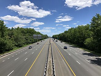 2021-06-24 12 30 48 View north along Interstate 295 and U.S. Route 130 from the overpass for Gloucester County Route 673 (Democrat Road) in Greenwich Township, Gloucester County, New Jersey