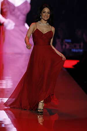 Archie Panjabi in J. Mendel 1