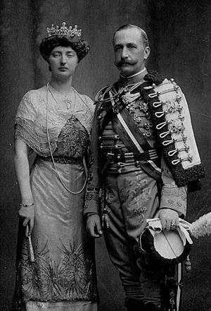 Carlos de Borbón-Dos Sicilias y su mujer