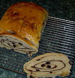 Cinnamon swirl raisin bread
