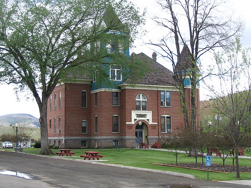 Image Fossil, Oregon Courthouse