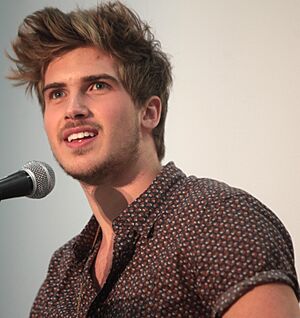 Joey Graceffa (cropped) 2