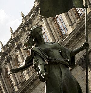 La amazona del Teatro Degollado (cropped)