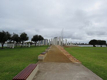 Mandurah War Memorial, October 2021 01.jpg