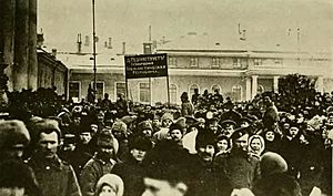 ManifestaciónAFavorDeLaRepúblicaPetrogrado1917--russiainrevolut00jone