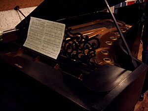 Marvin Gaye played this piano *shreeks like a little girl* - Hitsville U.S.A. Studio A (2005-10-08 13.43.43 by Global Reactions)