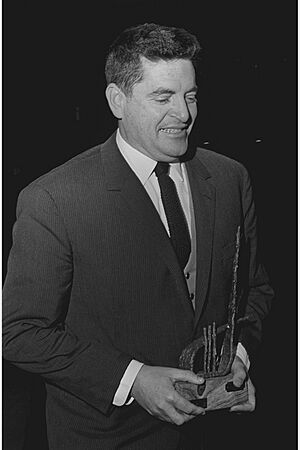 Menahem Golan awarded Kinor David 1964