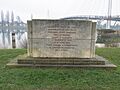 Plaque de Lattre de Tassigny (Jardin des Deux-Rives)