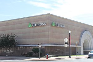 Regions Bank, Lufkin, TX IMG 3943