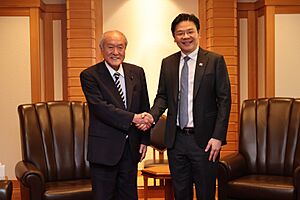 Shun'ichi Suzuki and Lawrence Wong at the Japanese MoF 20230525 (1)