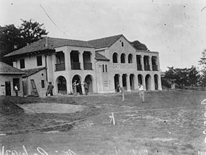 StateLibQld 1 80719 Teeing off in front of the clubhouse at Victoria Park Golf Club, Herston, 1931