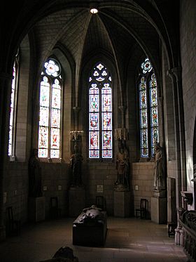 The cloisters, gothic chapel 02
