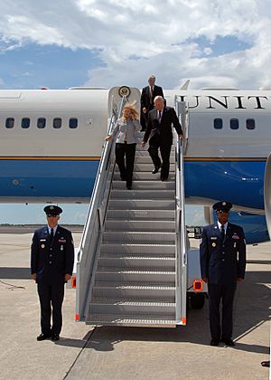 US Navy 070914-N-5783F-001 Vice President Dick Cheney and his daughter depart Air Force Two upon arrival to MacDill Air Force Base