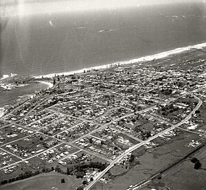 Wollongong looking south-east 26 November 1937 RAHS (RAHS-Adastra Aerial Survey Collection) (27197371454)