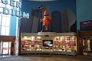 Detroit Historical Museum July 2018 15 (Allesee Gallery of Culture- 1950-1979)