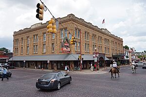 Fort Worth Stockyards June 2016 09 (Hunter Brothers' H3 Ranch)