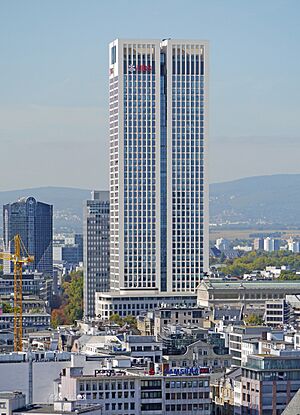 Frankfurter-Opernturm-2012-Ffm-916