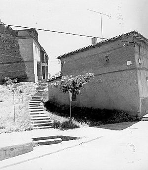 Fundación Joaquín Díaz - Calle con escaleras - Castroponce de Valderaduey (Valladolid).jpg