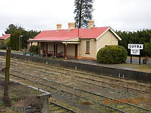 Guyra Railway Station - panoramio (1).jpg