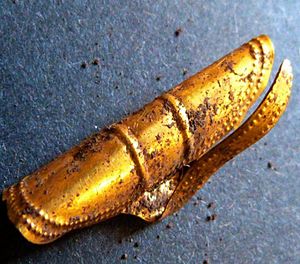 Kirkhaugh cairn gold ornament - 2014T621