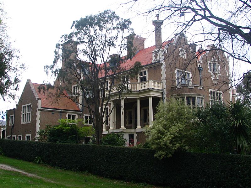 Olveston Dunedin Sept 2007