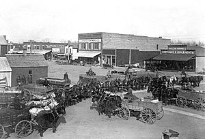 Wheat wagons on Broadway Avenue (1913)