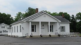 Raisin Valley Friends Meetinghouse 2022.jpg