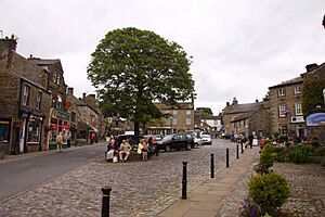 The Square in Grassington - geograph.org.uk - 2660258.jpg