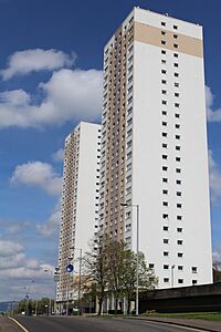 Tower Blocks, Balgrayhill Road, Glasgow - geograph.org.uk - 3969837.jpg