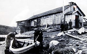 Норвежская семья Ойен - одна из первых, переселившихся на Мурманский берег. Колония Цып-Наволок. 1930-е годы.