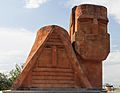 2014 Stepanakert, Monument My i Nasze Góry (02)