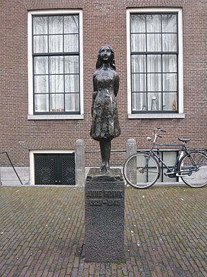 Anne Frank M01