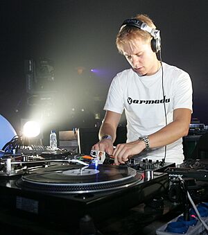 Armin van Buuren 2005 (cropped)