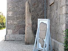 Bornholm - Klemensker - Sankt Clemens Kirke - runesten