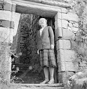 Dame Flora MacLeod of MacLeod op Dunvegan Castle, een kasteel dat toebehoort aan, Bestanddeelnr 252-0170.jpg