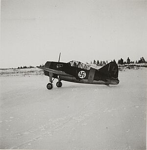Ilmari Juutilaisen Brewster BW-364 hävittäjäkone Tiiksjärven kentällä talvella 1942-1943