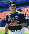 Mike Piazza (1999) (cropped)