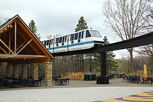 Monorail in Minnesota Zoo (12919740805)