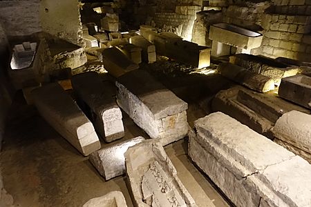 Oldest tombs @ Underground crypt @ Basilique de Saint-Denis @ Saint-Denis (30624049031)