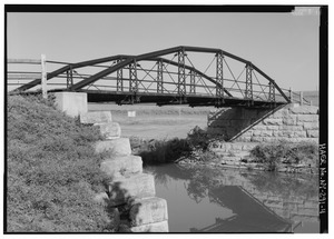 PERSPECTIVE VIEW, LOOKING NORTHWEST. - Cooper's Tubular Arch Bridge, Spanning Old Erie Canal north of Linden Street, Fayetteville, Onondaga County, NY HAER NY,34-DEWI,1-4
