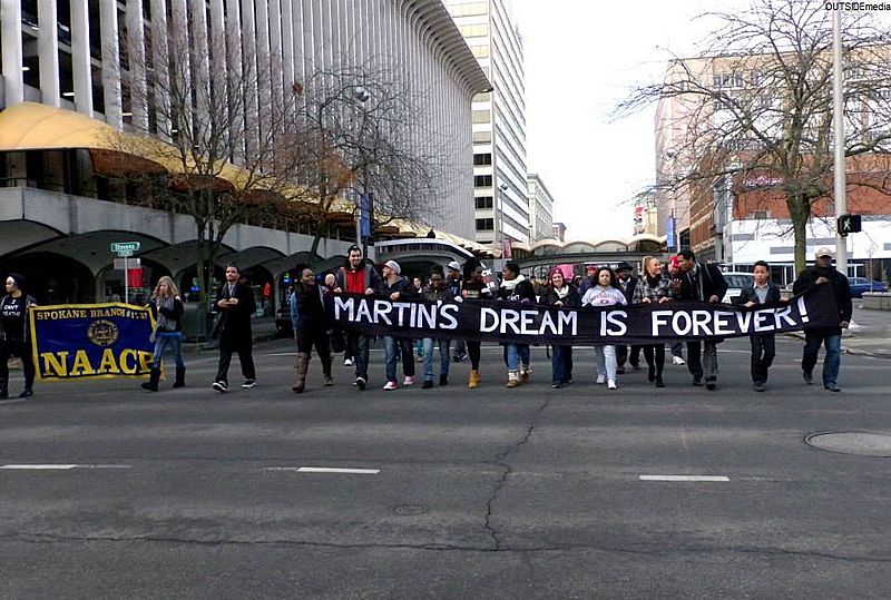 Rachel Dolezal leads the MLK March in Spokane 2015