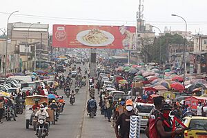 Rue du marché Mboppi à Douala1