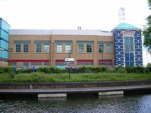 Star City, Birmingham, canal moorings