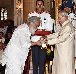 The President, Shri Pranab Mukherjee presenting the Padma Vibhushan Award to Dr. K.J. Yesudas, at the Civil Investiture Ceremony, at Rashtrapati Bhavan, in New Delhi on April 13, 2017
