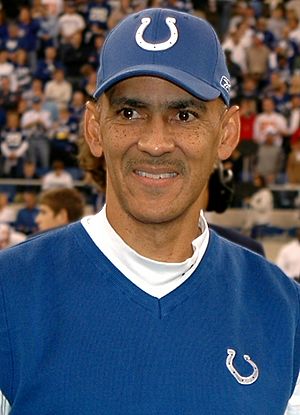 Tony Dungy award cropped