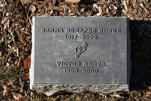 Victor Borge footstone 800