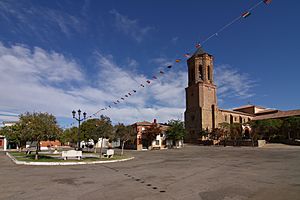 Villarrín de Campos, Plaza de España, Iglesia de la Asunción de Nuestra Sra.jpg
