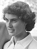 Yevgeniya Sechenova, Fanny Blankers-Koen, Dorothy Manley 1950 (cropped) - Dorothy Manley