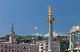 2014 Tbilisi, Pomnik Wolności z konnym posągiem świętego Jerzego (07).jpg